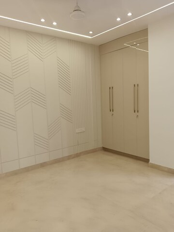 Room in 4 BHK Builder Floor at Ansal Sushant Lok I, Sector 43 – for Rent