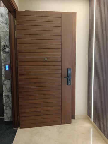 Room in 4 BHK Builder Floor at Ansal Sushant Lok I, Sector 43 – for Rent