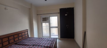 Room in 3 BHK Apartment at Gardenia Golf City, Sector 75 – for Rent