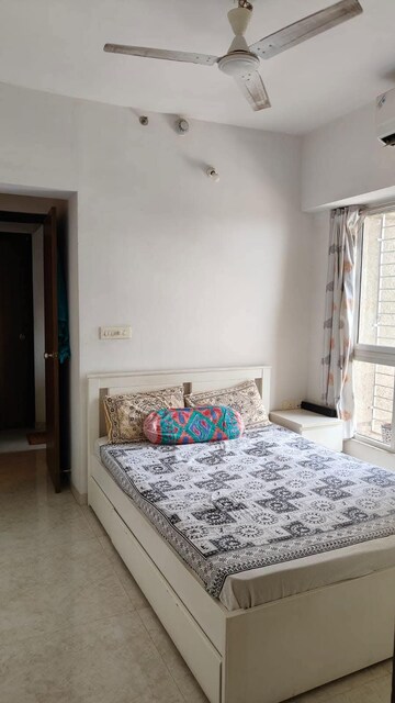 Room in 2 BHK Apartment at Lodha Amara New Tower, Kolshet Road – for Rent