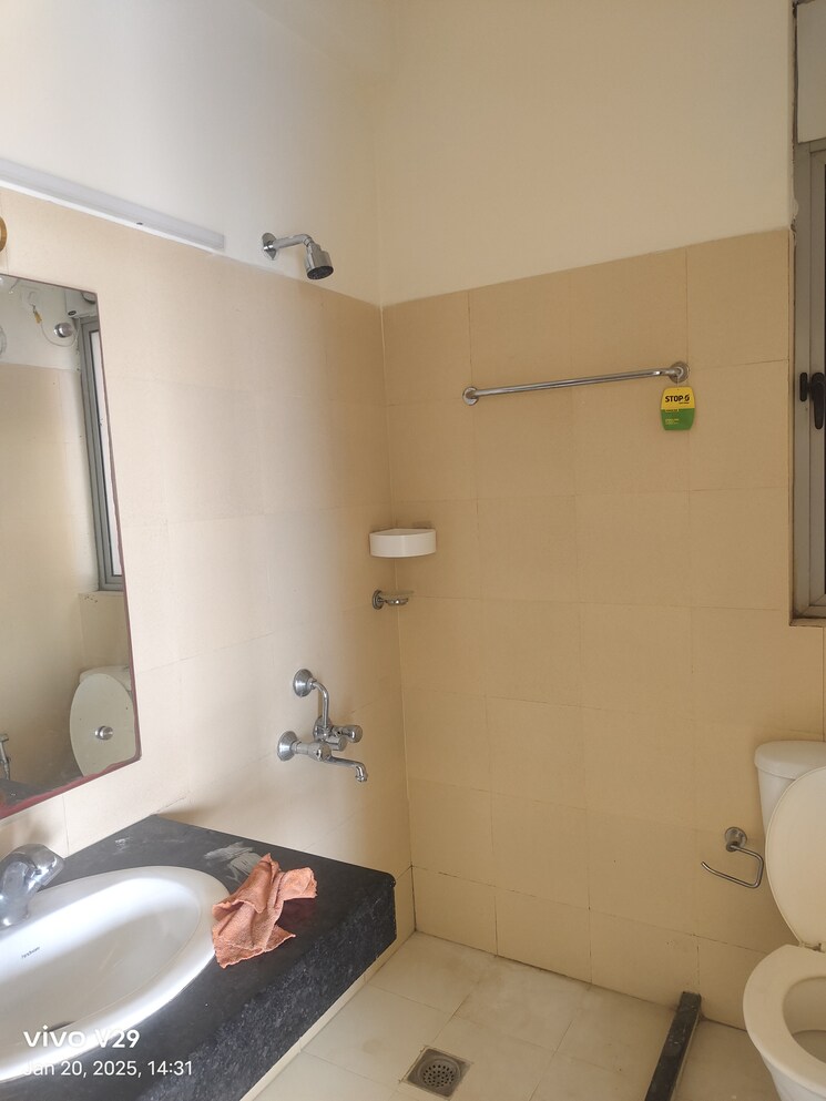Bathroom, pioneer-park-phase-1 2 Bedroom 1200 Sq.Ft. Apartment In Sector 61 Gurgaon 8104612