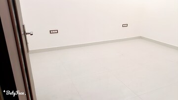 Room in 3 BHK Apartment at Parsvnath Green Ville, Sector 48 – for Sale