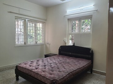 Bedroom in 2 BHK Apartment at Khar West – for Rent