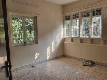 Room in 2 BHK Apartment at Khar West – for Rent