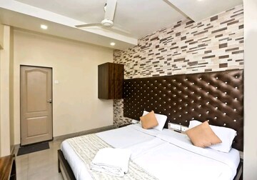 Bedroom in 2 BHK Apartment at Lake Home, Powai – for Rent