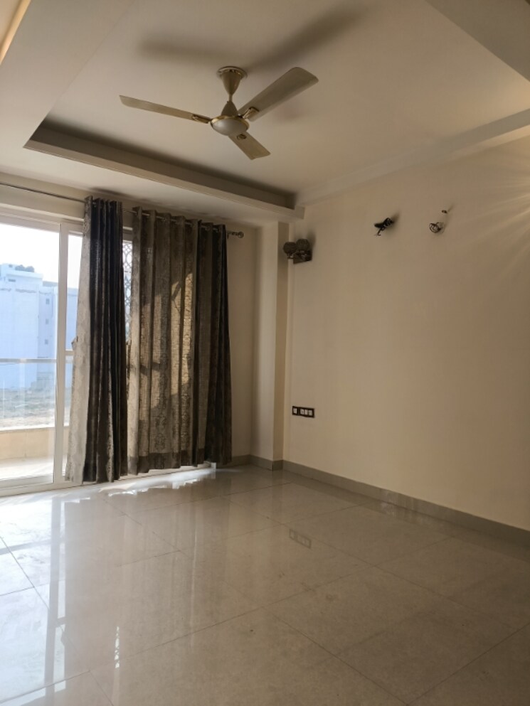 Room, unitech-south-city-ii 3 Bedroom 1800 Sq.Ft. Builder Floor In Sector 50 Gurgaon 8104774