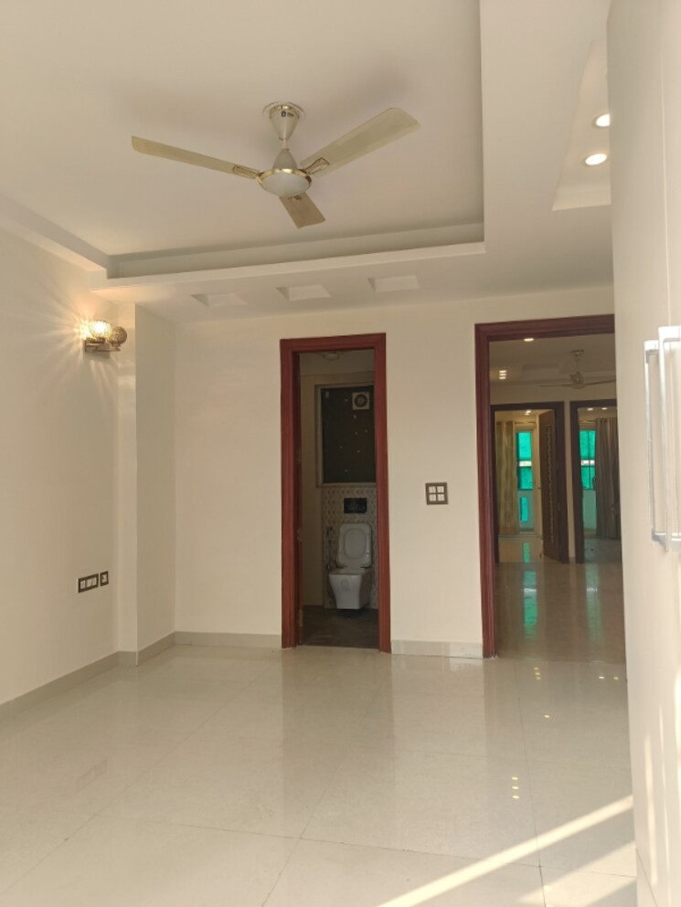Room, unitech-south-city-ii 3 Bedroom 1800 Sq.Ft. Builder Floor In Sector 50 Gurgaon 8104774
