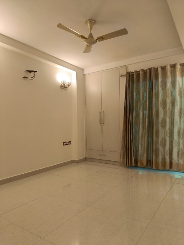 Room, unitech-south-city-ii 3 Bedroom 1800 Sq.Ft. Builder Floor In Sector 50 Gurgaon 8104774
