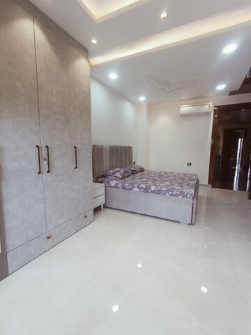 Living Room in 3 BHK Builder Floor at Sector 30 – for Rent