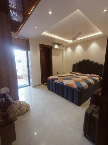 Bedroom in 3 BHK Builder Floor at Sector 30 – for Rent