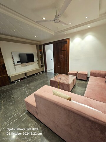 Bedroom in 3 BHK Builder Floor at Sector 30 – for Rent