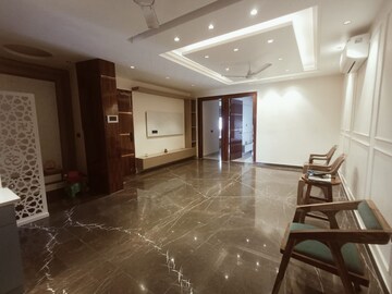 Parking in 3 BHK Builder Floor at Sector 30 – for Rent