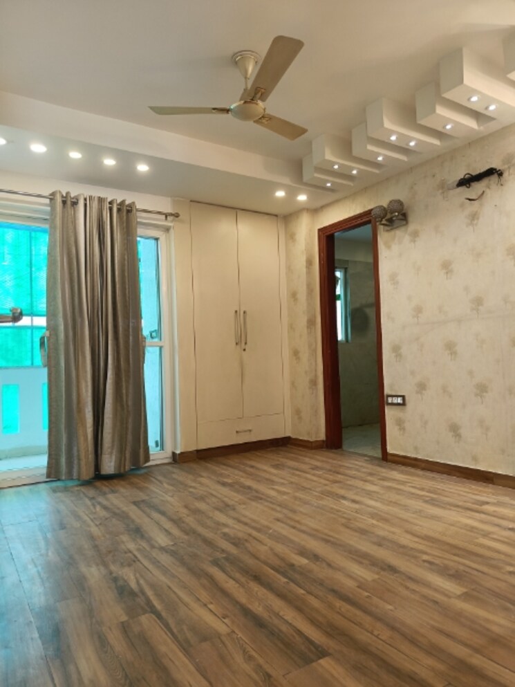 Room, unitech-south-city-ii 3 Bedroom 1800 Sq.Ft. Builder Floor In Sector 50 Gurgaon 8104774