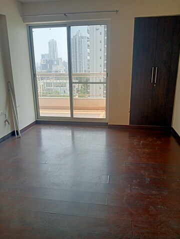 Room in 3.5 BHK Apartment at Bestech Park View City 1, Sector 48 – for Rent
