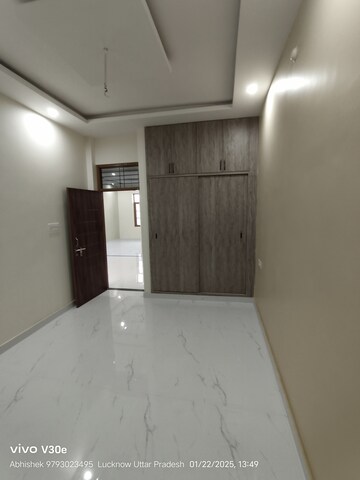 Room in 2 BHK Independent House at Jankipuram Extension – for Sale