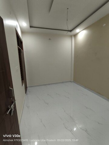 Room in 2 BHK Independent House at Jankipuram Extension – for Sale