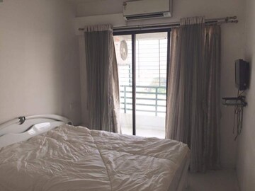 Room in 3 BHK Apartment at Ellora Siddhi, Cbd Belapur Sector 11 – for Rent