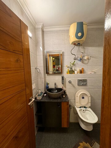 Bathroom in 3 BHK Builder Floor at Ameya One, Sector 42 – for Rent
