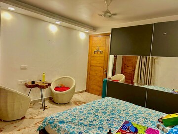 Bedroom in 3 BHK Builder Floor at Ameya One, Sector 42 – for Rent