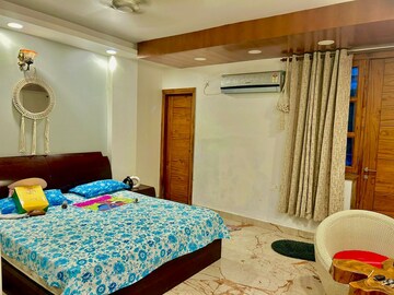 Bedroom in 3 BHK Builder Floor at Ameya One, Sector 42 – for Rent