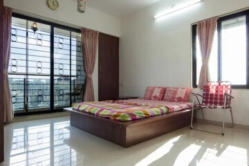 Bedroom in 3 BHK Apartment at Santacruz West – for Rent