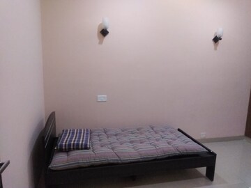 Room in 3 BHK Apartment at Spaze Privy, Sector 72 – for Rent