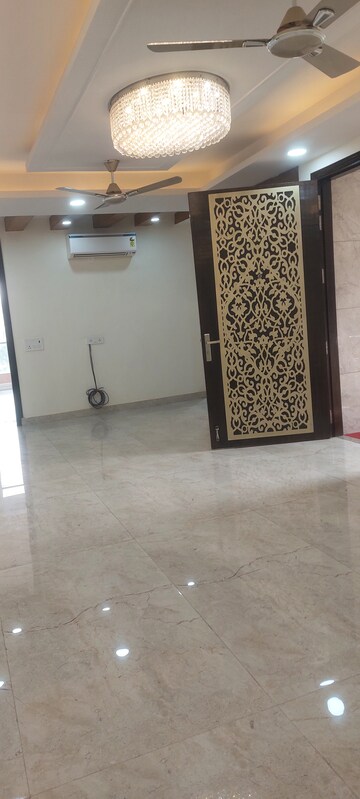 Furnished Amenities in 3 BHK Builder Floor at Ansal API Versalia, Sector 67a – for Sale