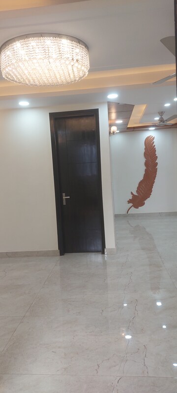 Furnished Amenities in 3 BHK Builder Floor at Ansal API Versalia, Sector 67a – for Sale