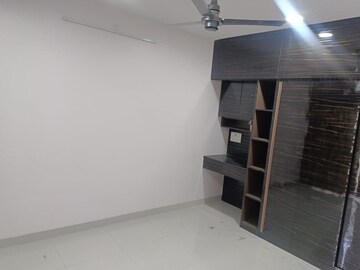 Room in 3 BHK Apartment at Hubtown Hillcrest JVLR, Andheri East – for Rent