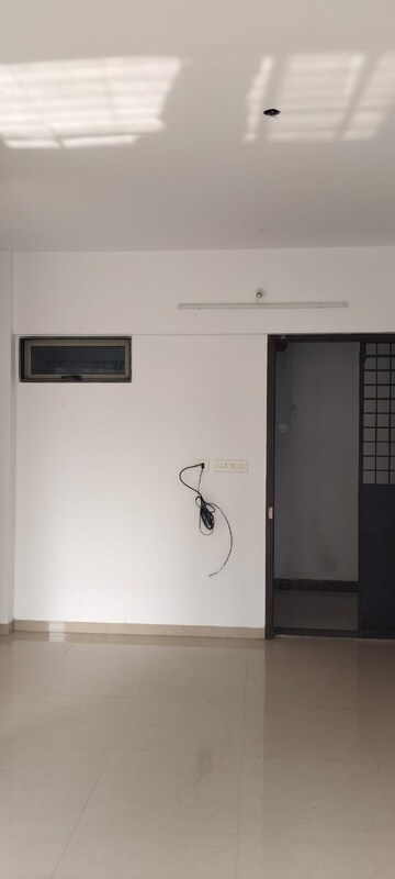 Room in 1 BHK Apartment at City View Building, Worli – for Rent