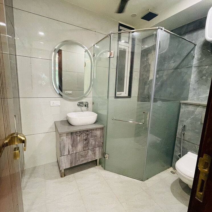 Bathroom, ansal-sushant-floors 4 Bedroom 300 Sq.Yd. Builder Floor In Sector 27 Gurgaon 8105032