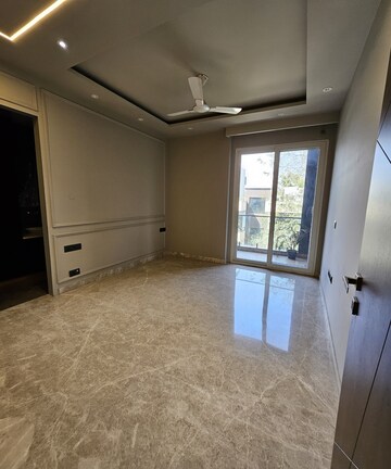 Room in 4 BHK Builder Floor at Ansal Sushant Lok I, Sector 43 – for Rent