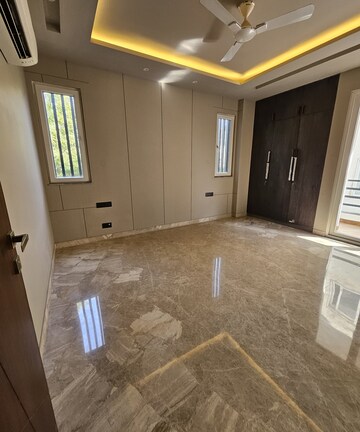 Room in 4 BHK Builder Floor at Ansal Sushant Lok I, Sector 43 – for Rent