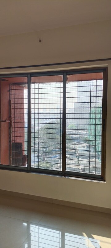 Room in 1 BHK Apartment at Bdd Chawl – for Rent