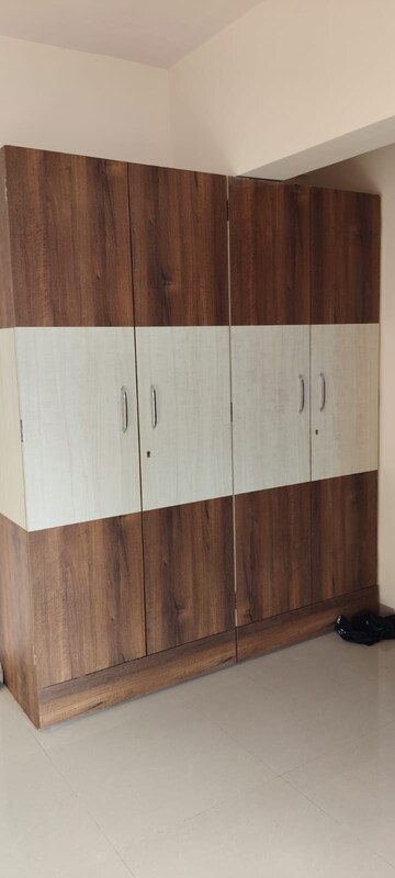 Furnished Amenities in 1 BHK Apartment at Bdd Chawl – for Rent