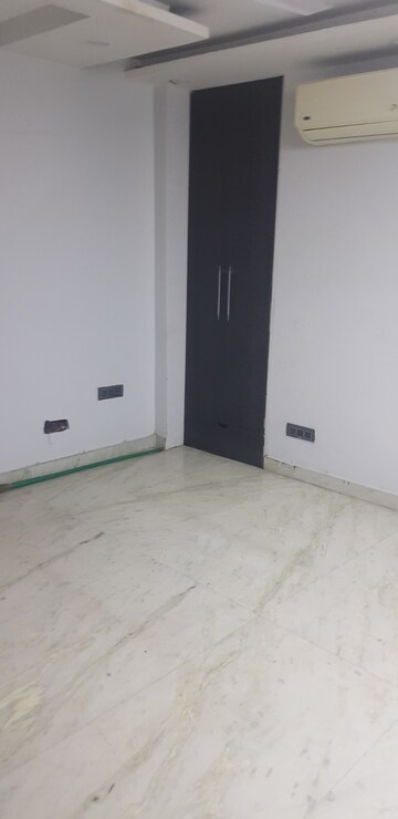 Room in 3 BHK Builder Floor at Kailash Colony – for Sale