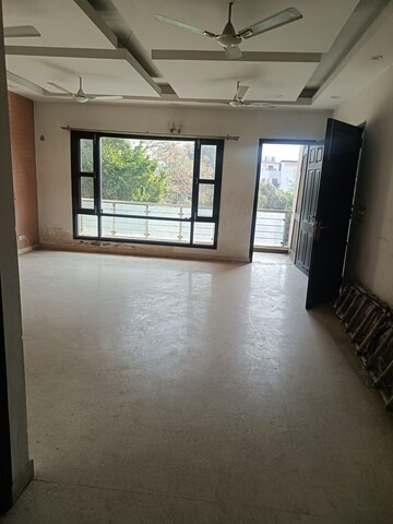 Room in 3 BHK Independent House at Sector 36 – for Rent