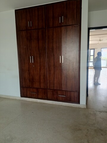 Room in 3 BHK Independent House at Sector 36 – for Rent