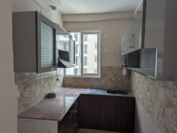 2.5 BHK Apartment For Rent in Amrapali Golf Homes, Sector 4, Greater Noida