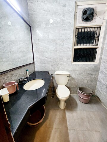 Team Area in 3 BHK Builder Floor at Ansal Sushant Lok I, Sector 43 – for Rent