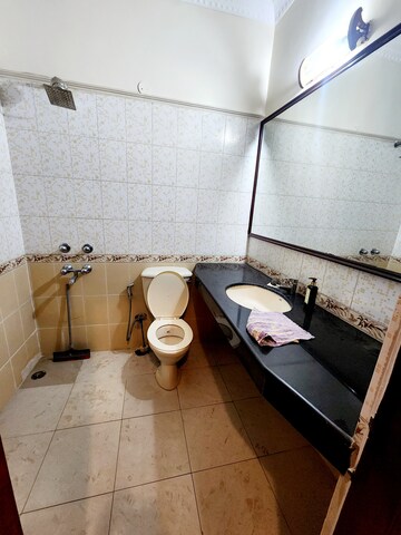 Team Area in 3 BHK Builder Floor at Ansal Sushant Lok I, Sector 43 – for Rent