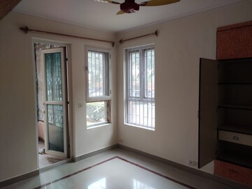 Room in 3 BHK Apartment at Orchid Petals, Sector 49 – for Rent