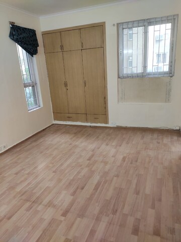 Room in 3 BHK Apartment at Orchid Petals, Sector 49 – for Rent