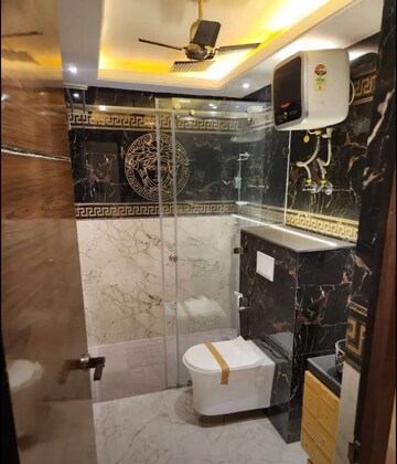 Bathroom in 4 BHK Apartment at Sunshine Helios, Sector 78 – for Rent