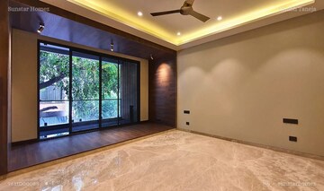 Room in 4 BHK Builder Floor at Ansal Sushant Lok I, Sector 43 – for Sale