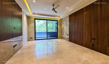 Room in 4 BHK Builder Floor at Ansal Sushant Lok I, Sector 43 – for Sale