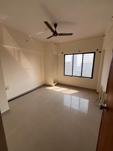 Room in 2 BHK Apartment at Everest World Lavender, Kolshet Road – for Rent