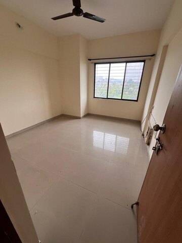 Room in 2 BHK Apartment at Everest World Lavender, Kolshet Road – for Rent