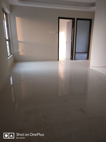 Room in 1.5 BHK Apartment at Siddha Seabrook, Kandivali West – for Sale