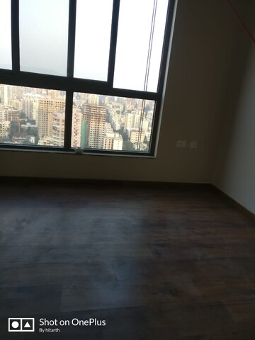 Room in 1.5 BHK Apartment at Siddha Seabrook, Kandivali West – for Sale